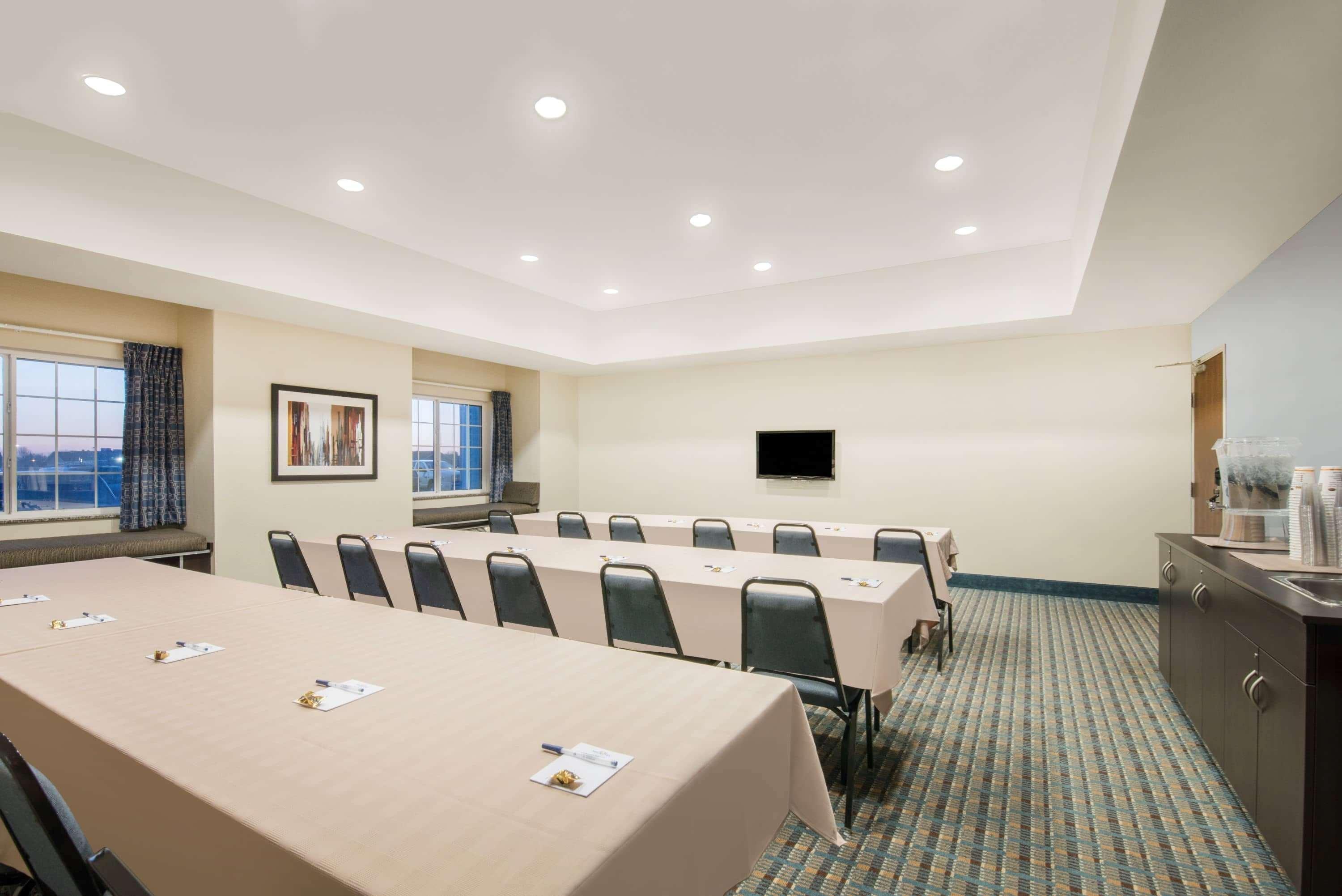 Microtel Inn & Suites By Wyndham Stanley Ngoại thất bức ảnh